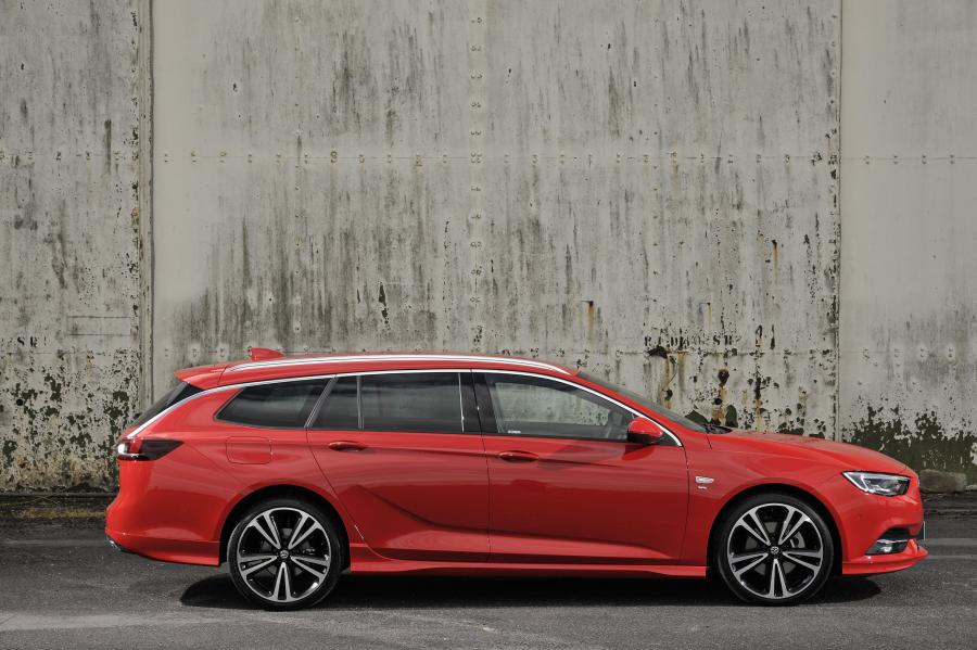  Vauxhall Insignia Sports Tourer 2017 года  (фото 11 из 35)